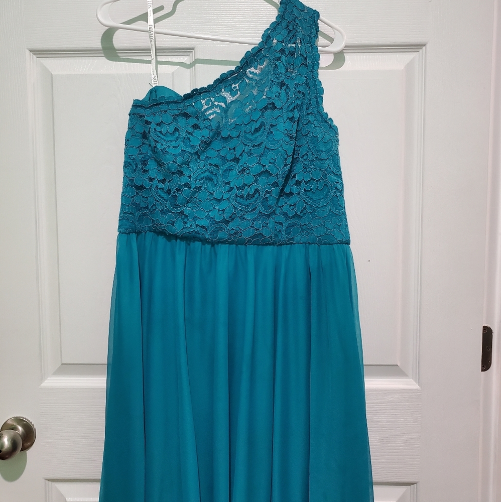 Knee length David's bridal dress in oasis
